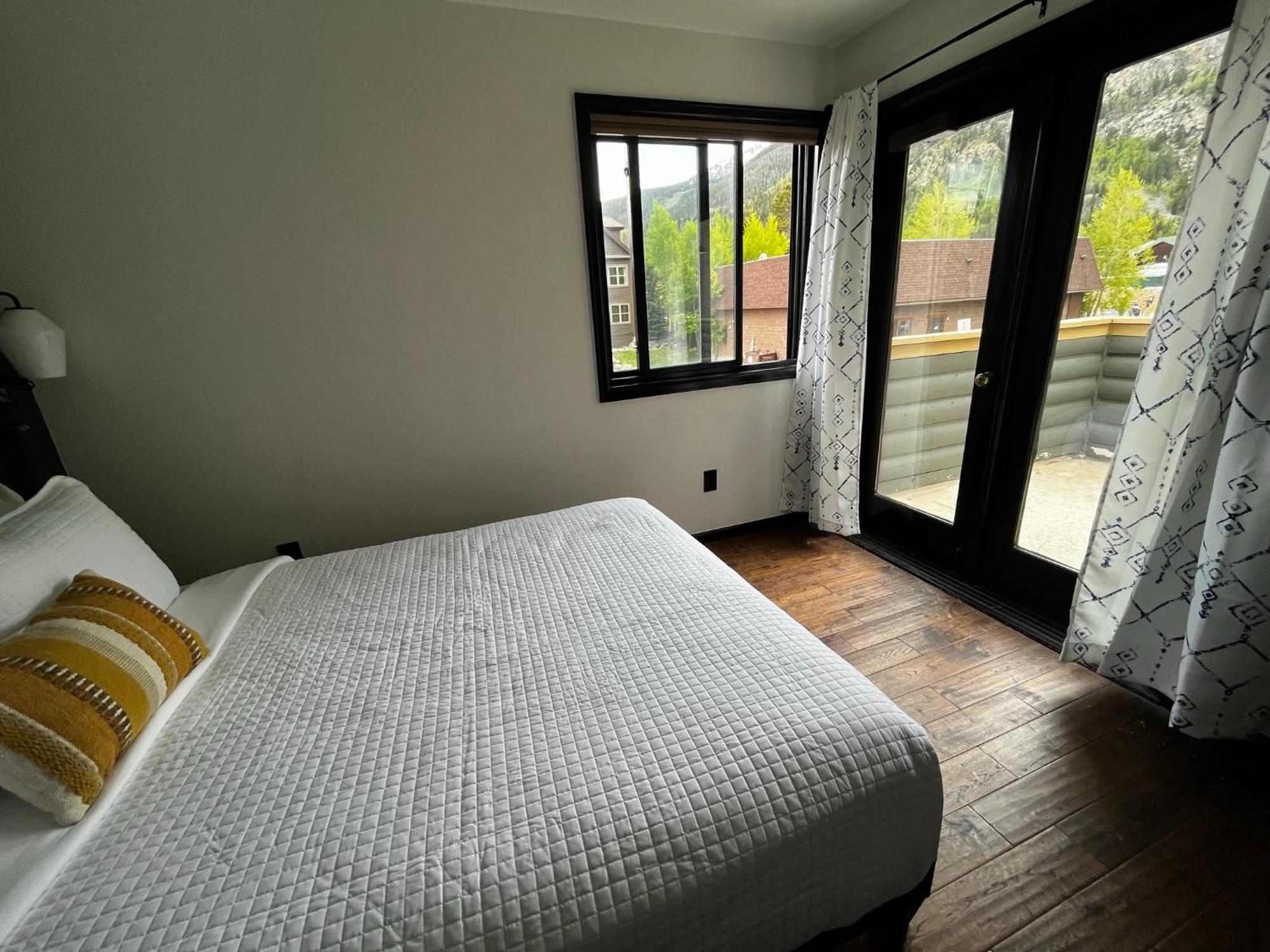 Hotel Frisco Bagian luar foto